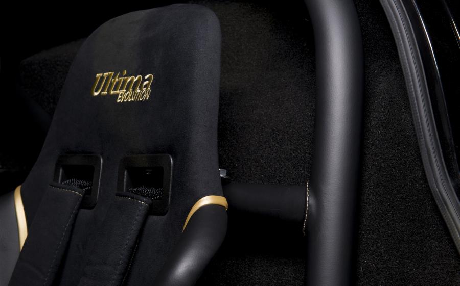 Детали интерьера Ultima Evolution Coupe 2015 года  (фото 13 из 42)